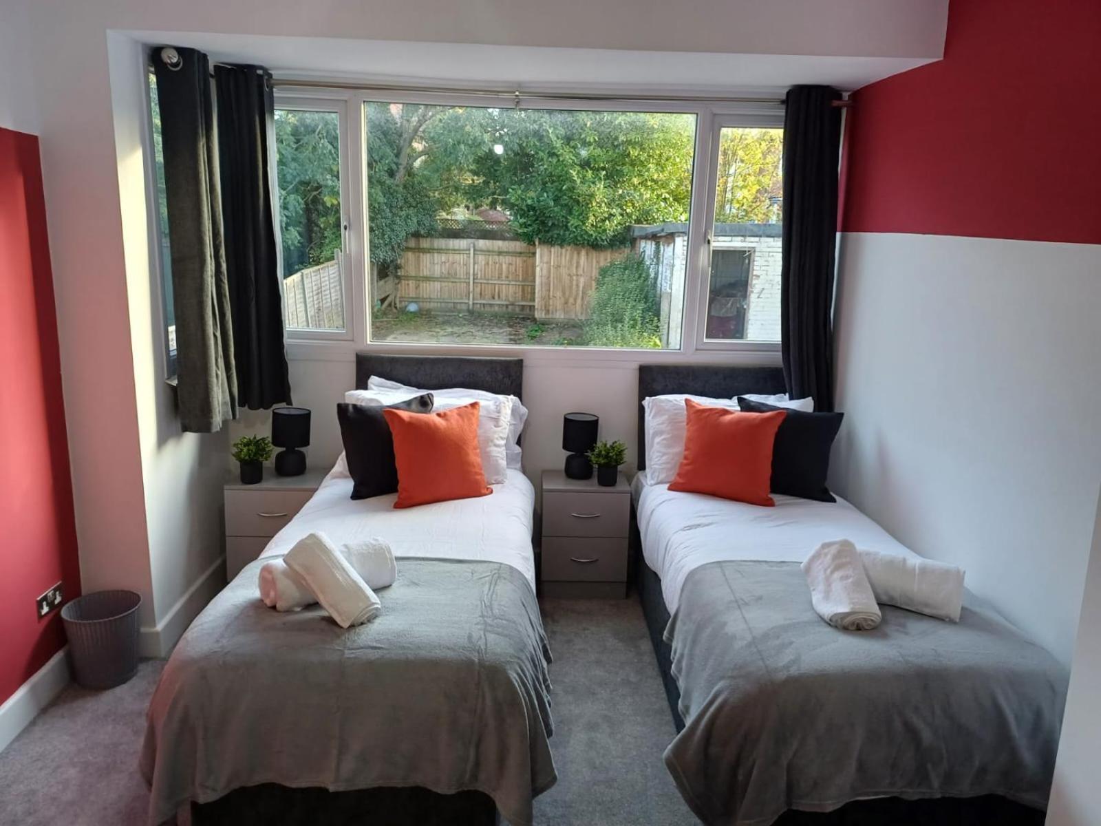 Sheldon House 3 Bed Cosy Home Nr Jlr & Nec Chambre photo